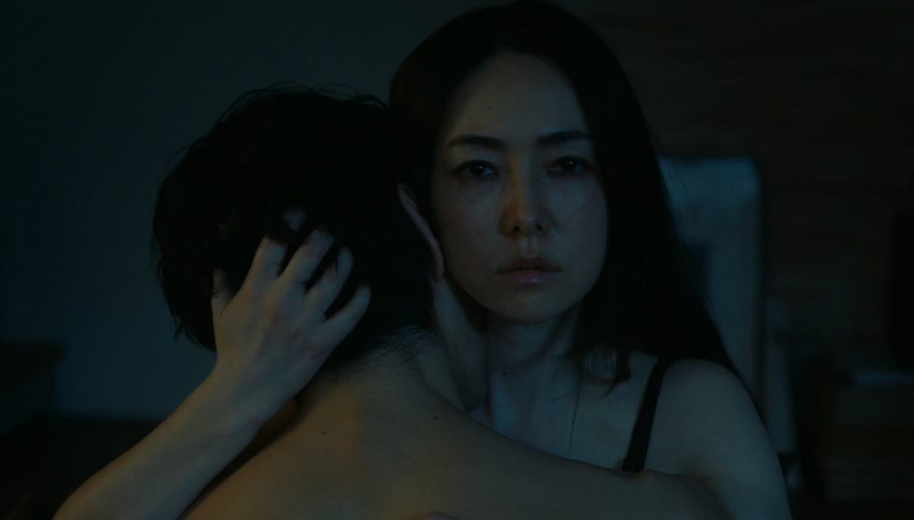 Reika Kirishima e Hidetoshi Nishijima e  in una scena del film Drive my car (2021) di Ryusuke Hamaguchi, vincitore oscar miglior film internazionale 