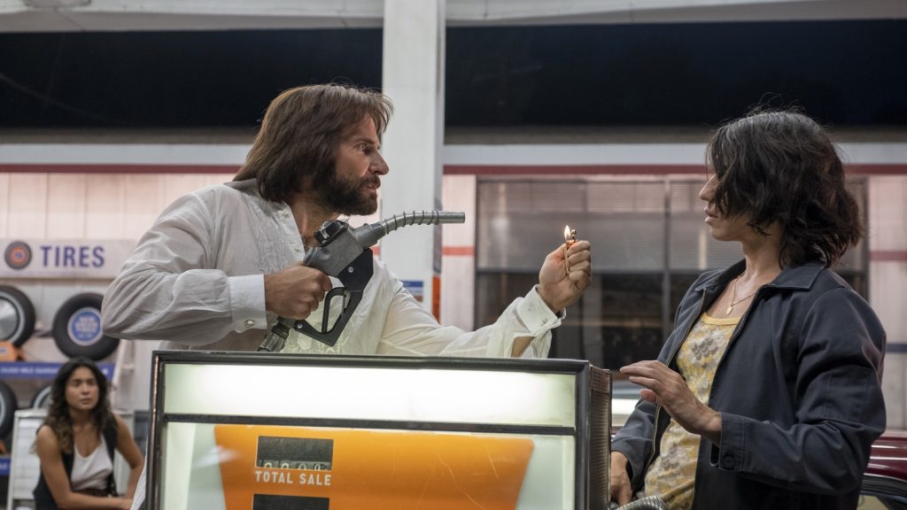 Bradley Cooper in una scena del film Licorice Pizza (2021) di Paul Thomas Anderson in sala il 17 marzo 
