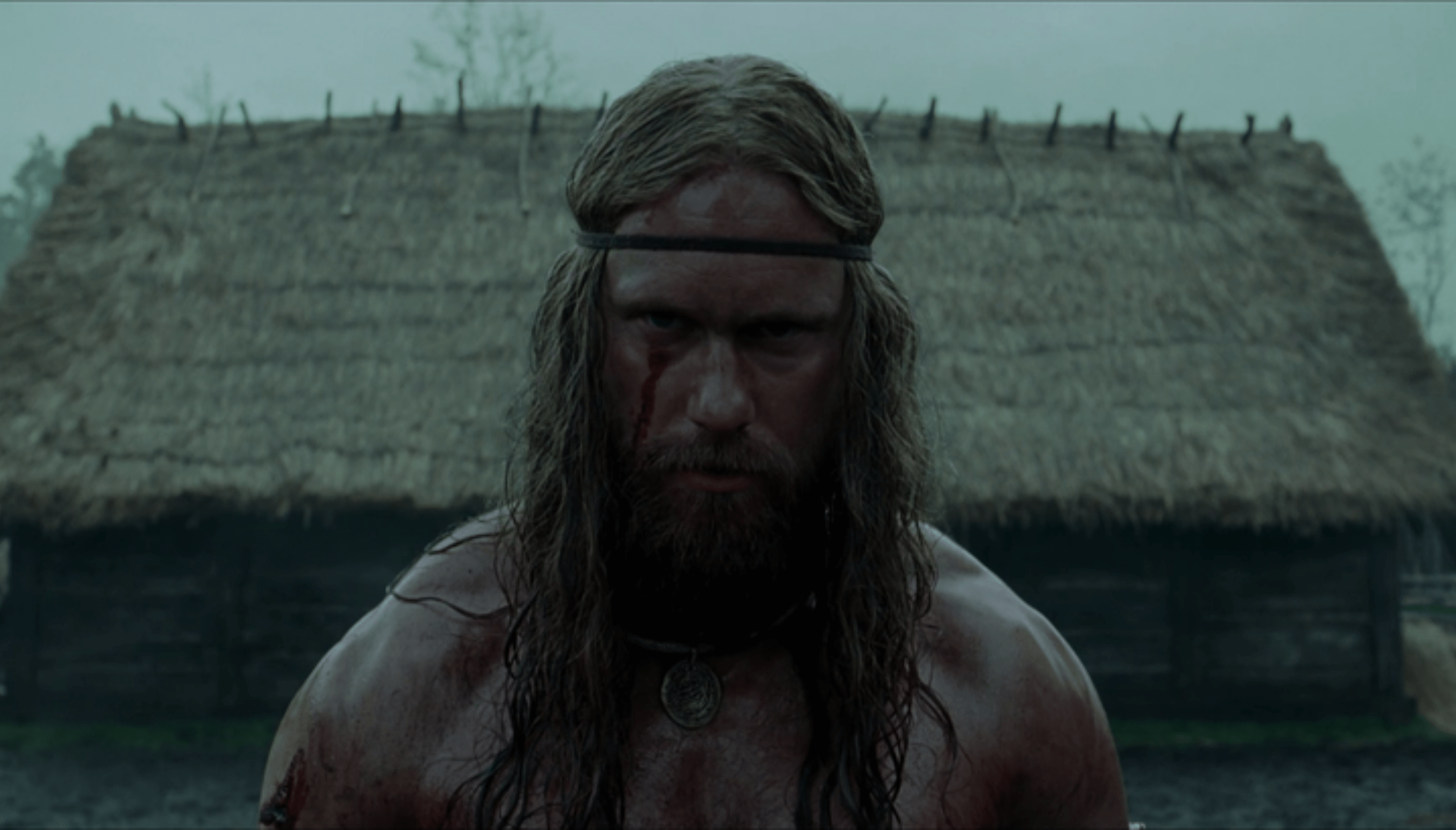 Alexander Skarsgård in una scena del film The Northman (2022) di Robert Eggers in uscita il 21 aprile
