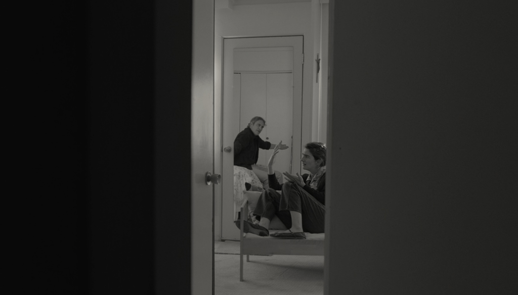 Joaquin Phoenix e Gaby Hoffmann in una scena del film C'mon C'mon (2021) di Mark Mills, prodotto dalla A24 dal 7 aprile al cinema