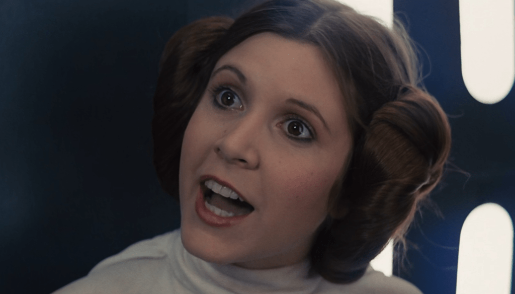 Carrie Fisher in una scena del film Star Wars: Una nuova speranza (1977) diretto da George Lucas