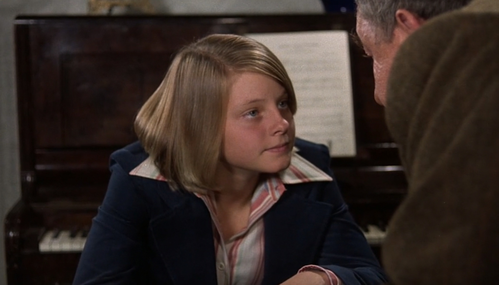 Jodie Foster e Leo McKern in una scena di Candleshoe (1977) di Norman Tokar