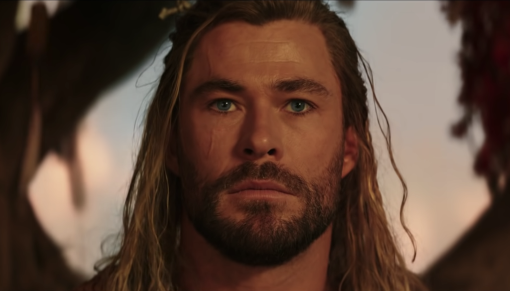 Chris Hemsworth in una scena di Thor: Love & Thunder (2022) di Taika Waititi 