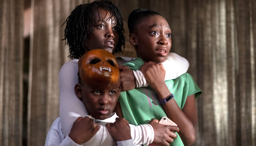 Lupita Nyong'o, Shahadi Wright Joseph e Evan Alex in una scena di Us (2019) di Jordan Peele