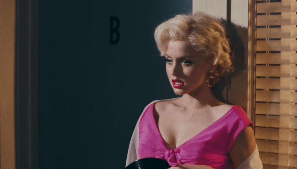 Ana De Armas in una scena di Blonde (2022) di Andrew Dominik, film Netflix