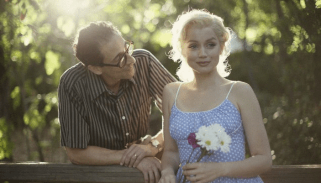Ana de Armas e Adrien Brody in una scena di Blonde (2022) di Andrew Dominik