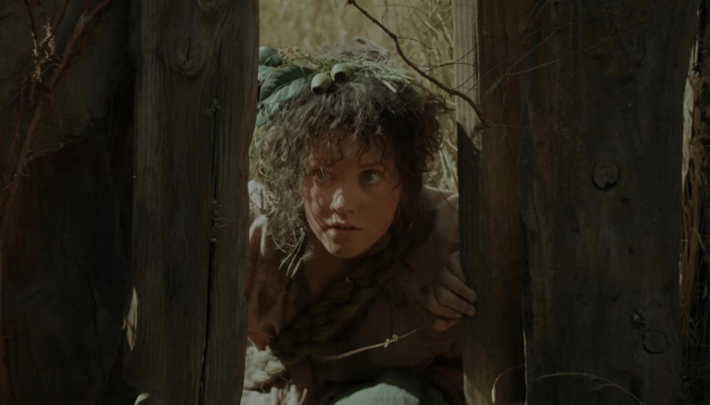 Markella Kavenagh nei panni della
pelopiede Nori in una scena di Rings of Power, serie tv Amazon Prime Video prequel del Signore degli Anelli