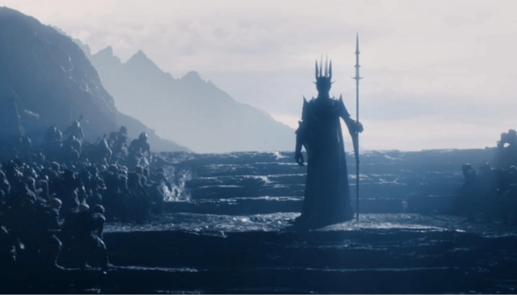 Sauron in una scena di Rings of Power, serie tv Amazon Prime Video prequel del Signore degli Anelli