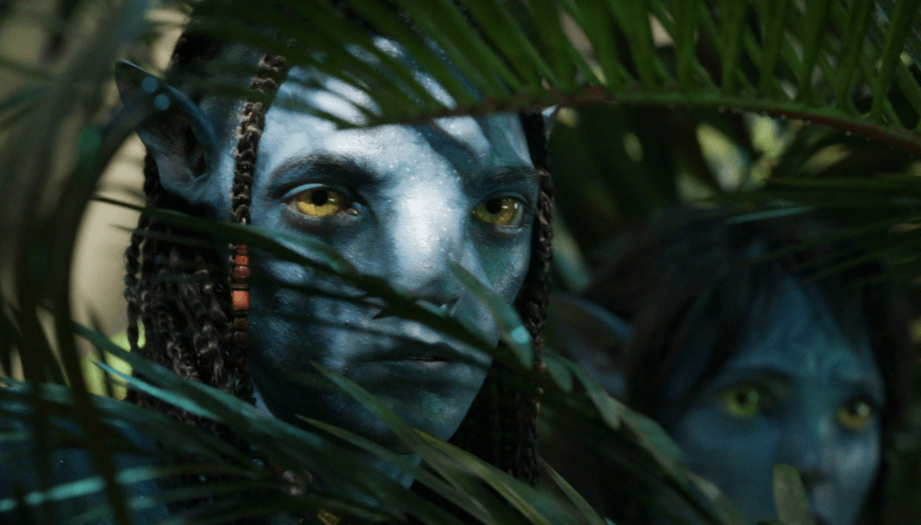 Britain Dalton (Lo'ak) in una scena di Avatar - La via dell'acqua (2022) di James Cameron
