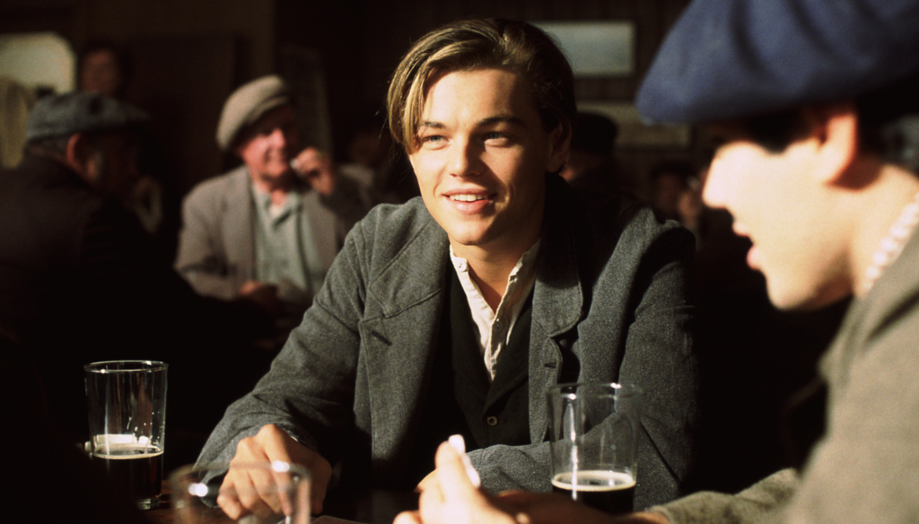 Leonardo Di Caprio in una scena di Titanic (1997) di James Cameron