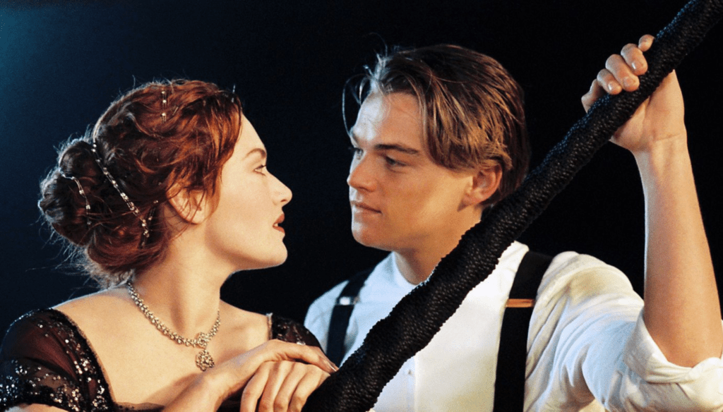 Kate Winslet e Leonardo Di Caprio in una scena di Titanic (1997) di James Cameron