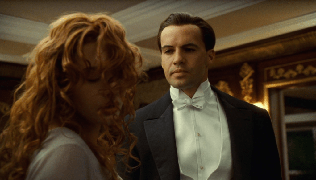 Billy Zane in una scena di Titanic (1997) di James Cameron