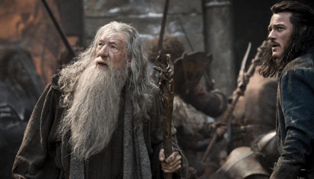 Ian McAllen Luke Evans in una scena di Lo Hobbit - La battaglia delle cinque armate (2014) di Peter Jackson
