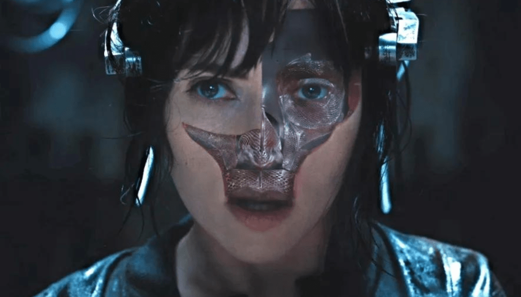 Scarlett Johansson in una scena di Ghost in the shell (2017) di Rupert Sanders