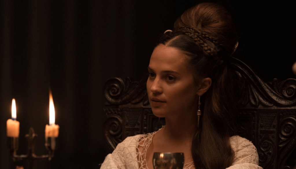 Alicia Vikander in una scena di The Green Knight (2021) di David Lowery