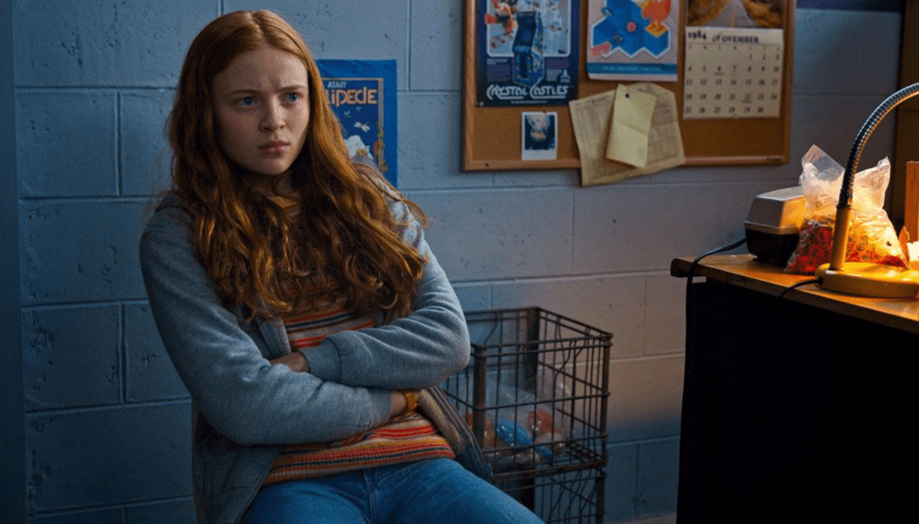 Sadie Sink in una scena di Stranger Things 2 la seconda stagione di Stranger Things per Netflix