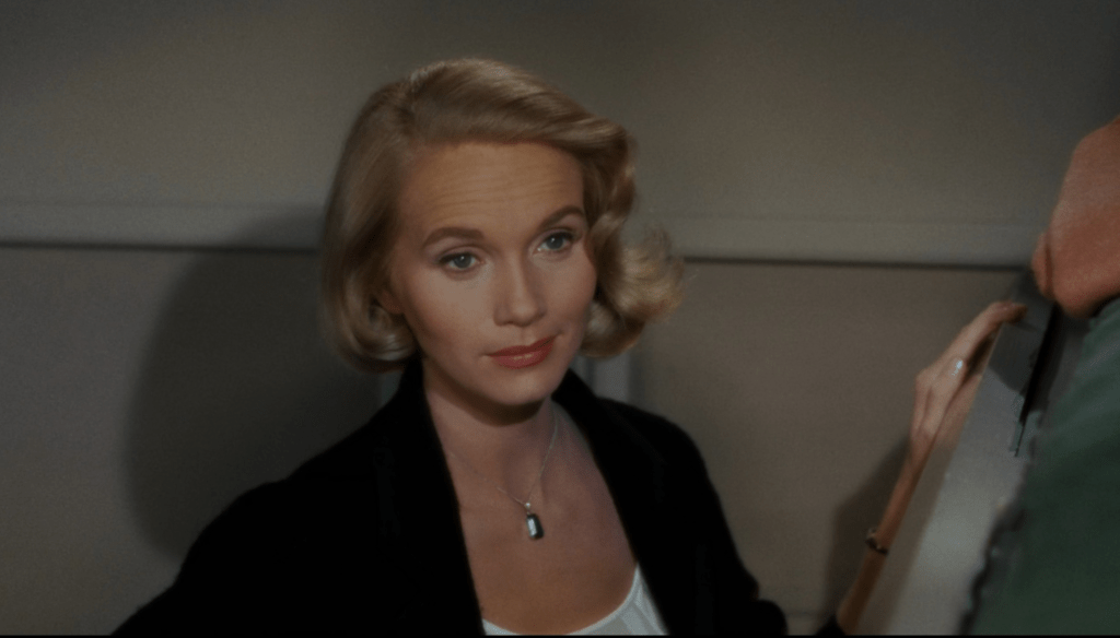 Eva Marie Saint in una scena di Intrigo Internazionale (1959) di Alfred Hitchcock