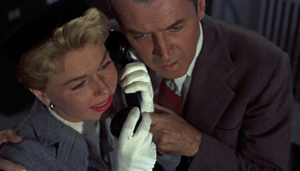 James Stewart e Doris Day in L'uomo che sapeva troppo (1956) di Alfred Hithcock