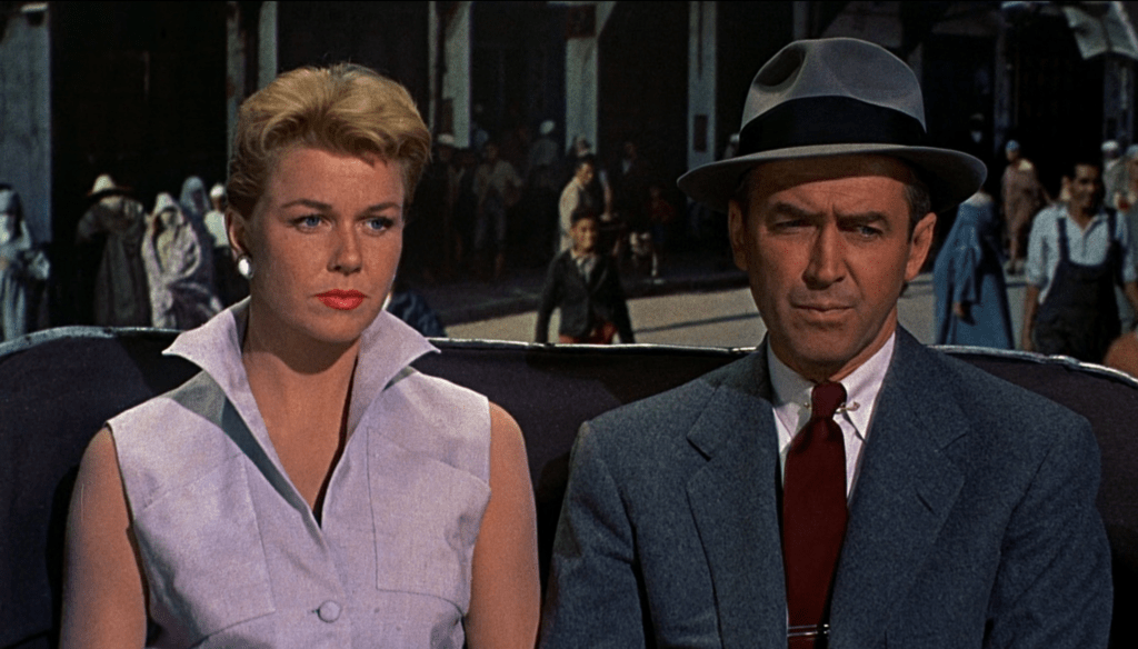 James Stewart e Doris Day in L'uomo che sapeva troppo (1956) di Alfred Hithcock