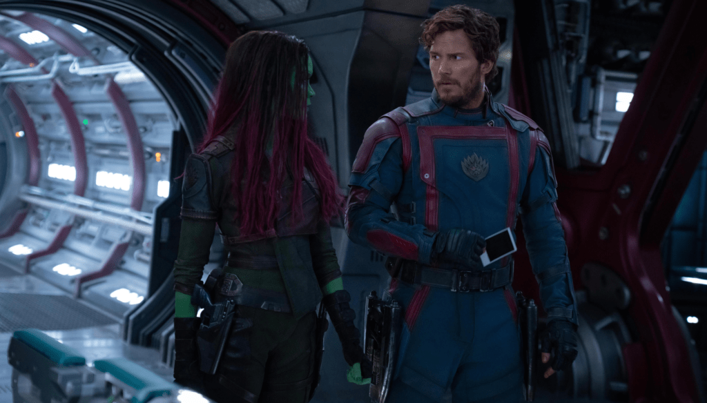 Chris Pratt e Zoe Saldana in una scena di Guardiani della Galassia Vol. 3 (2023) di James Gunn