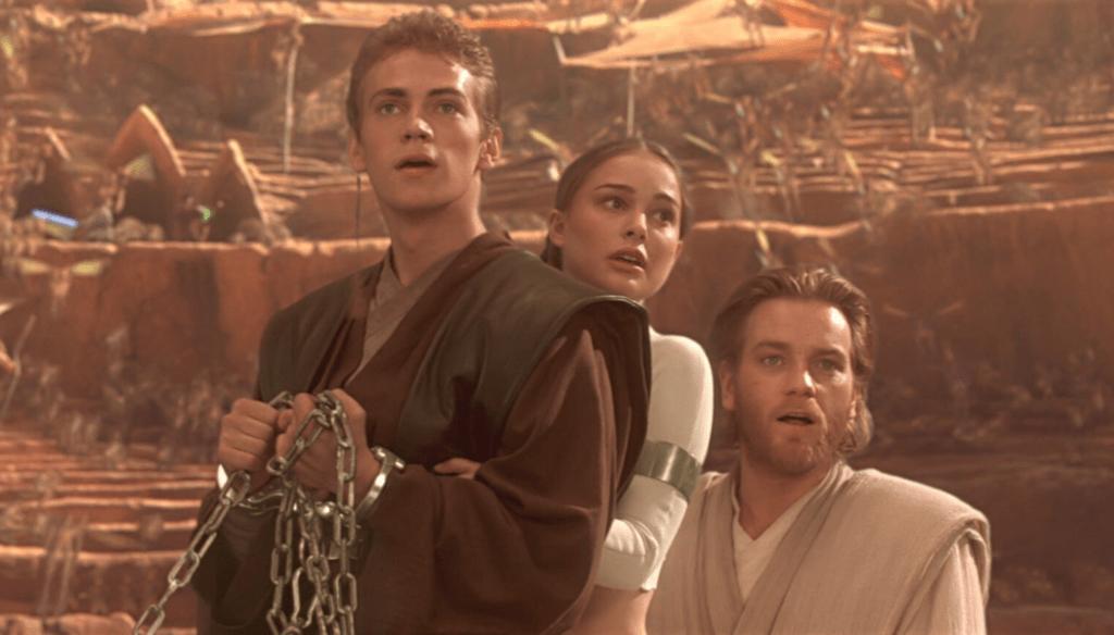 Natalie Portman, Ewan McGregor e Hayden Christensen in una scena di Star Wars: L'attacco dei cloni (2002) di George Lucas