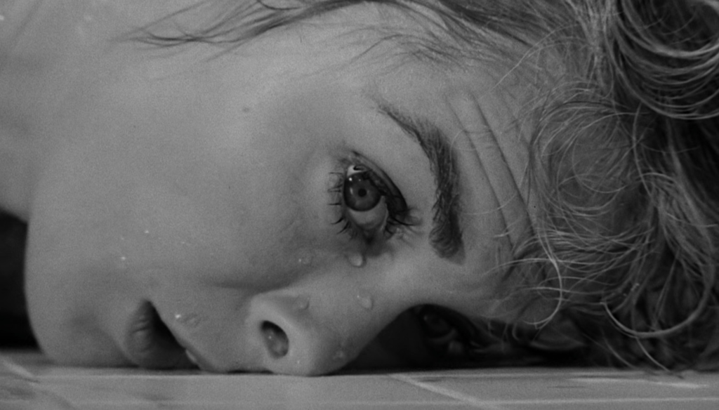 Janet Leigh in una scena di Psycho (1960) di Alfred Hitchcock