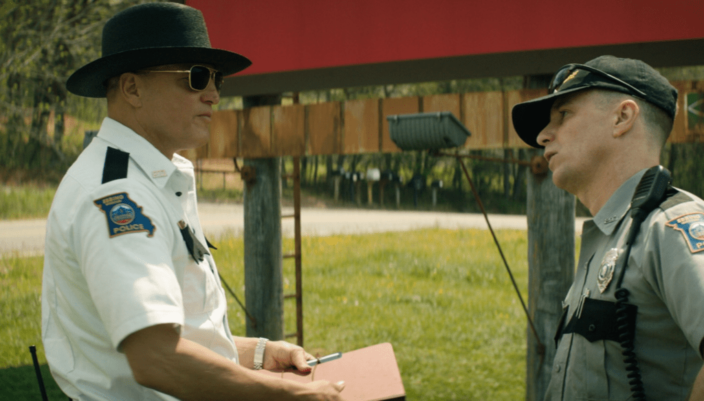 Woody Harrelson e Sam Rockwell in una scena di Tre manifesti a Ebbing, Missouri (2017) di Martin McDonagh