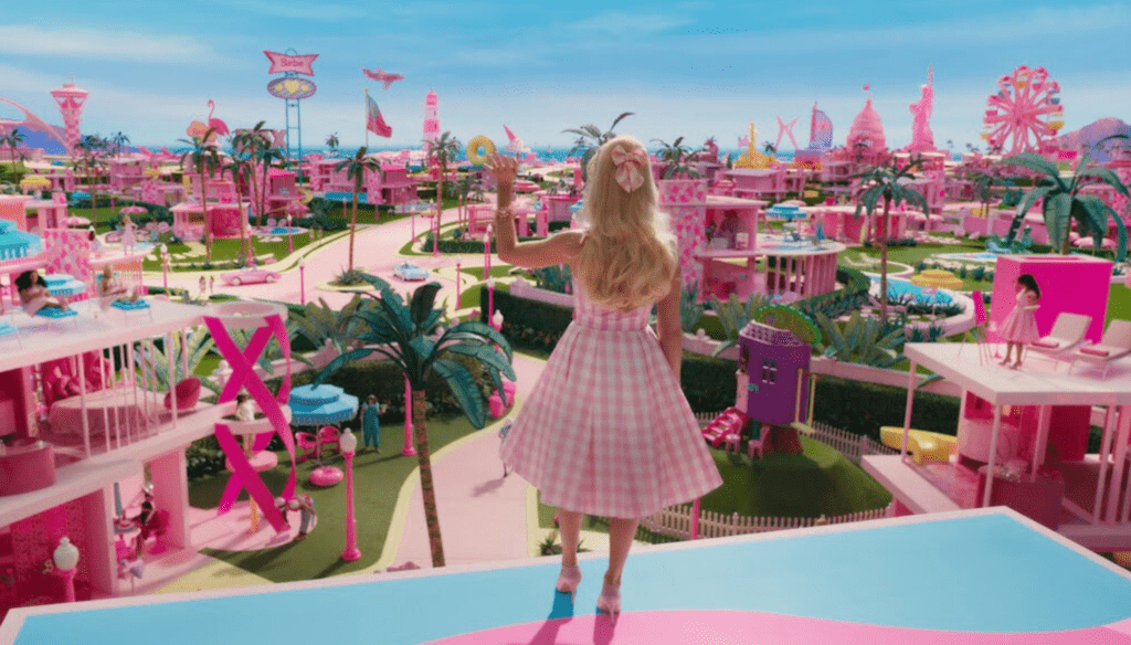 Margot Robbie in una scena di Barbie (2023) di Greta Gerwig