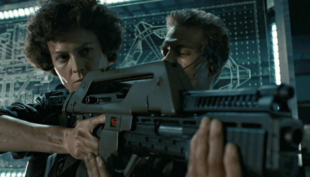 Sigourney Weaver in una scena di Aliens (1986) di James Cameron 