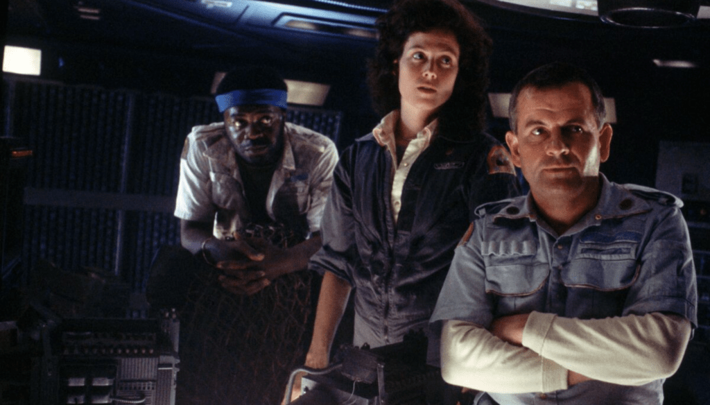 Sigourney Weaver, Ian Holm e Yaphet Kotto in una scena di Alien (1979) di Ridley Scott