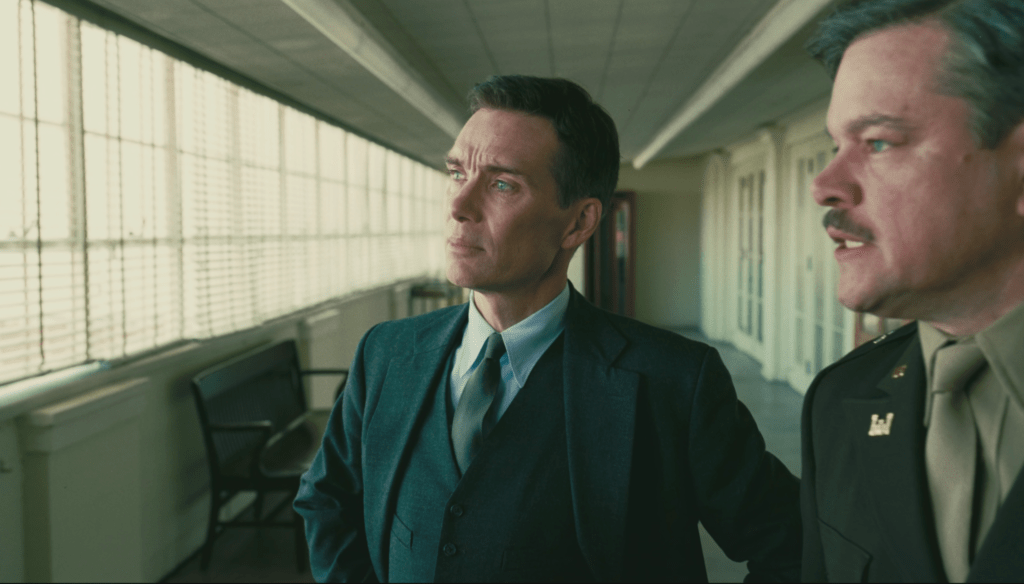 Cillian Murphy e Matt Damon in una scena di Oppenheimer (2023) di Christopher Nolan