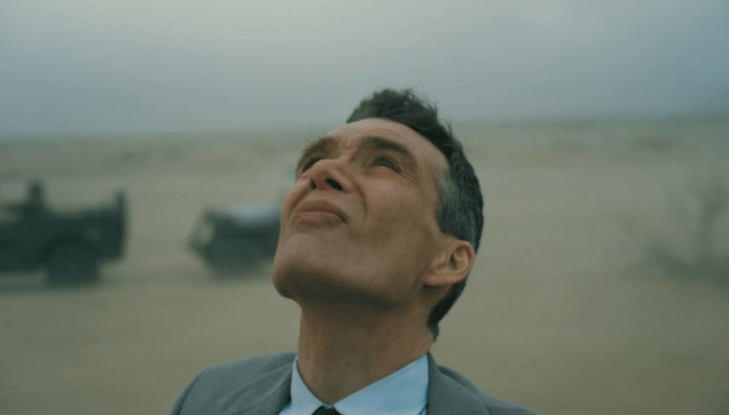 Cillian Murphy in una scena di Oppenheimer (2023) di Christopher Nolan