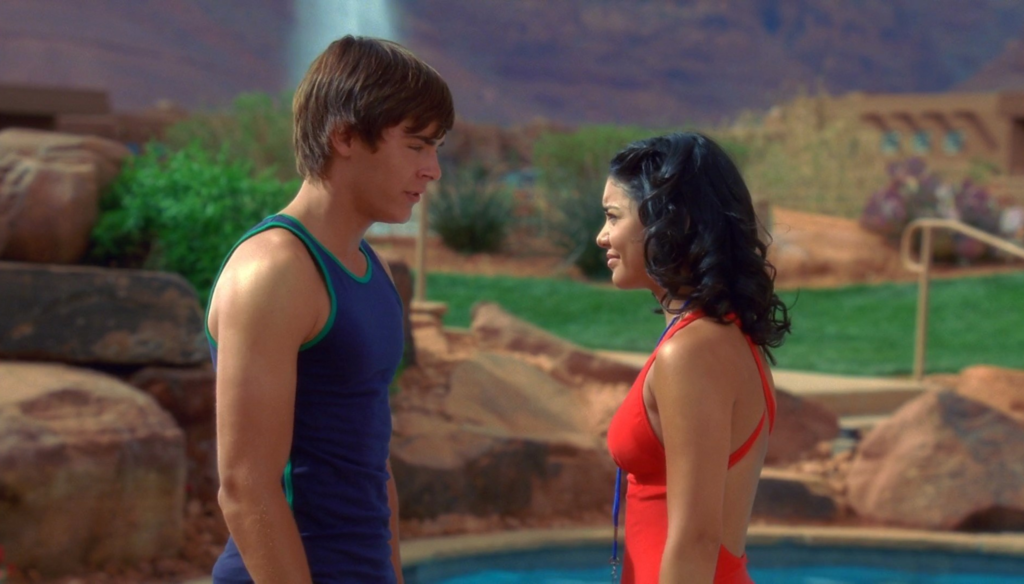 Zac Efron e Vanessa Hugens in una scena di High School Musical 2 (2007) di Kenny Ortega