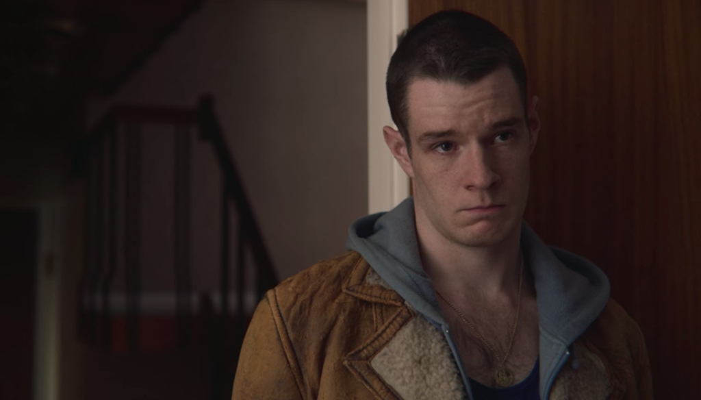 Connor Swindells in una scena di Sex Education (2019 - 2023), serie tv Netflix 