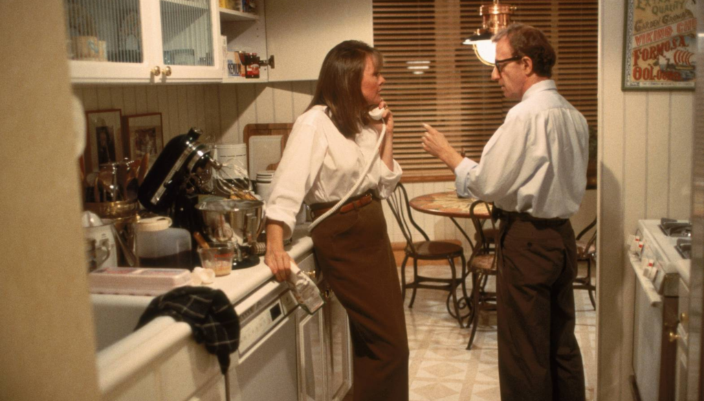 Woody Allen e Diane Keaton in una scena di Misterioso omicidio a Manhattan (1993) di Woody Allen