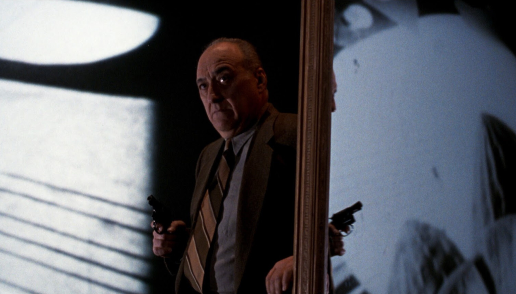 Jerry Adler in una scena di Misterioso omicidio a Manhattan (1993) di Woody Allen