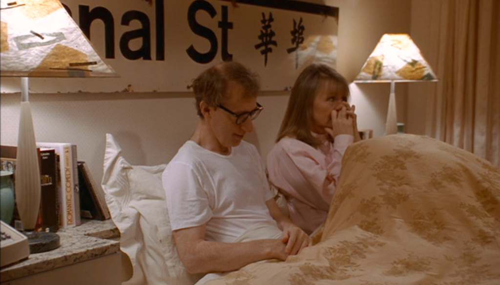 Woody Allen e Diane Keaton in una scena di Misterioso omicidio a Manhattan (1993) di Woody Allen