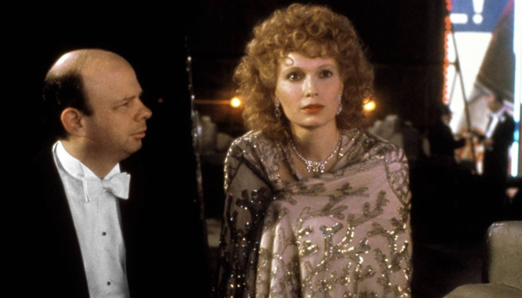 Mia Farrow e Wallace Shawn in una scena di Radio Days (1987) di Woody Allen