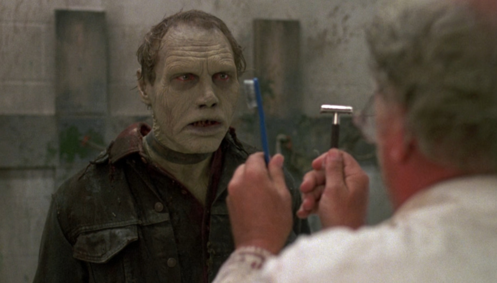 Bub zombie in una scena di Day of the dead (1985) di George Romero