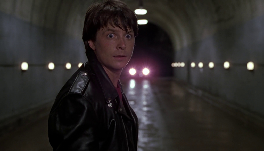 Michael J. Fox in una scena di Back to the future Part II (1989) di Robert Zemeckis