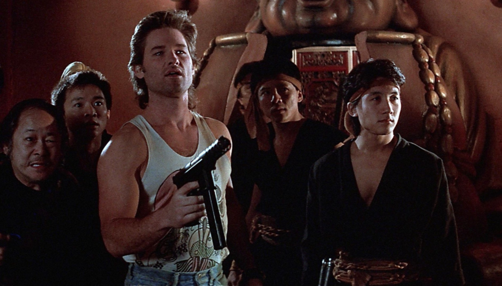 Kurt Rusell e Dennis Dun in una scena di Grosso guaio a Chinatown (1986) di John Carpenter