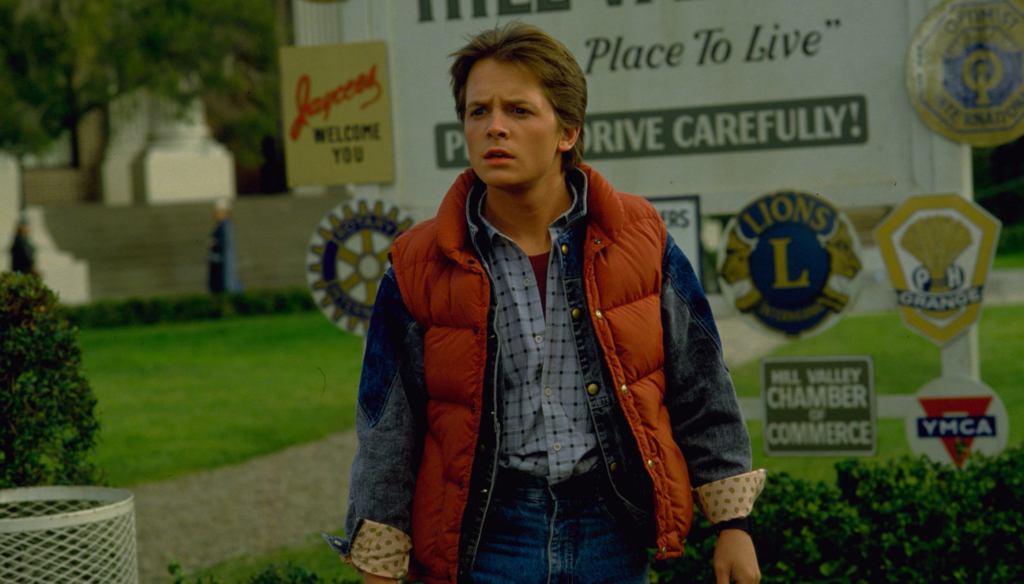 Michael J. Fox in una scena di Back to the future (1985) di Robert Zemeckis