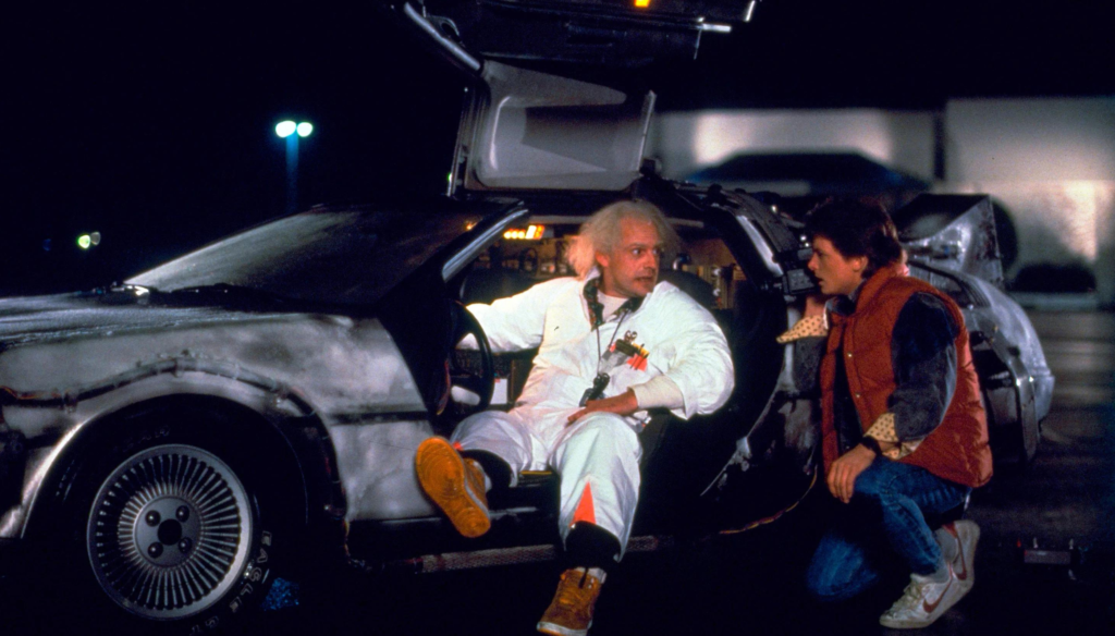 Christopher Lloyd e Michael J. Fox in una scena di Back to the future (1985) di Robert Zemeckis
