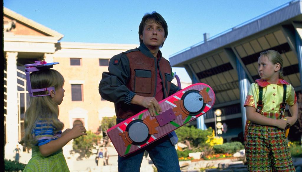 Michael J. Fox in una scena di Back to the future Part II (1989) di Robert Zemeckis