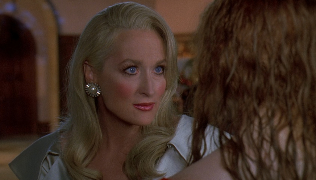 Meryl Streep e Goldie Hawn in una scena di La morte ti fa bella (1992) di Robert Zemeckis