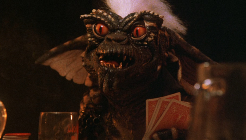 Ciuffo Bianco in una scena di Gremlins (1984) di Joe Dante