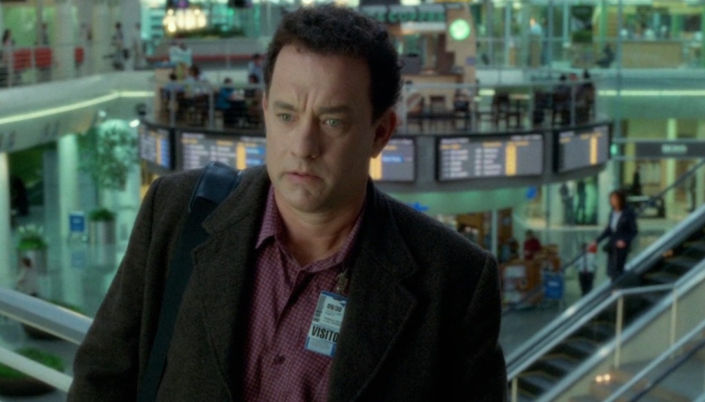 Tom Hanks in una scena di The Terminal (2004) di Steven Spielberg