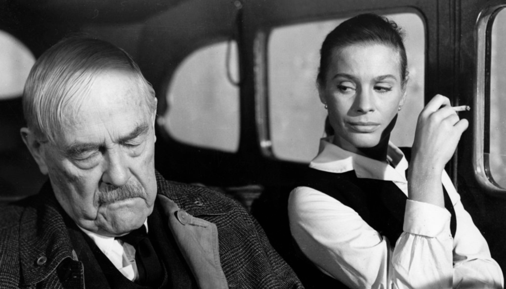 Victor Sjöström e Ingrid Thulin in una scena di Il posto delle fragole (1957) di Igmar Bergman