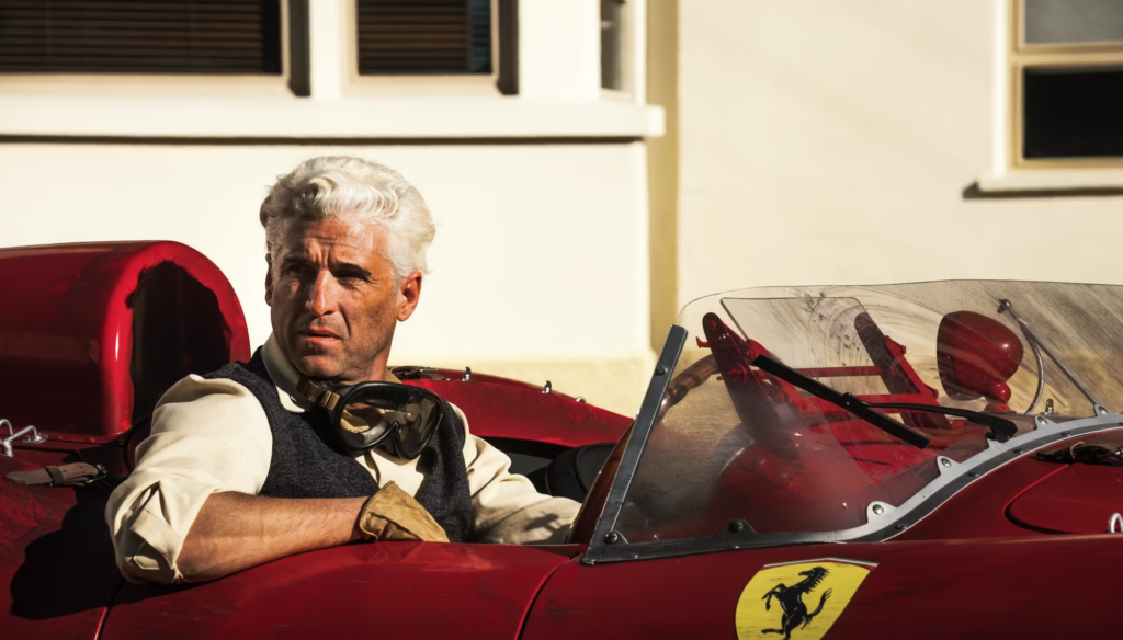 Patrick Dempsey in una scena di Ferrari (2023) di Michael Mann