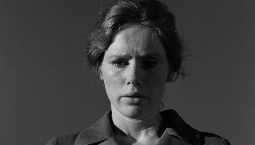 Liv Ullmann in una scena di Persona (1966) di Ingmar Bergman